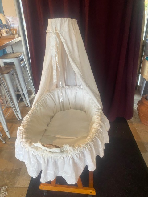 Weiden Stubenwagen mit kl. Matratze Baldachin wei&szlig;?d=2026-02-27 19:27:52