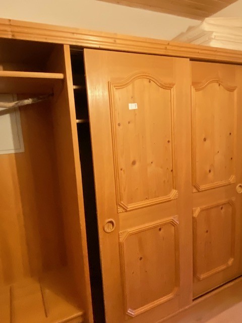 Vogelauer Kasten mit Schiebet&uuml;re plus Ablage f&uuml;r Koffer und Gadarobe 226/193 /63?d=2026-02-27 17:42:28