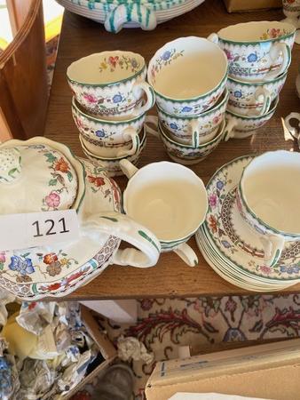 12 Kaffeetassen und Unterteller, 1 Milchkanne, 1 Kaffeekanne 12 Kaffeetassen und Unterteller, 1 Milchkanne, 1 Kaffeekanne