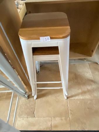 2 Barhocker Metal mit Holzsitz 2 Barhocker Metal mit Holzsitz