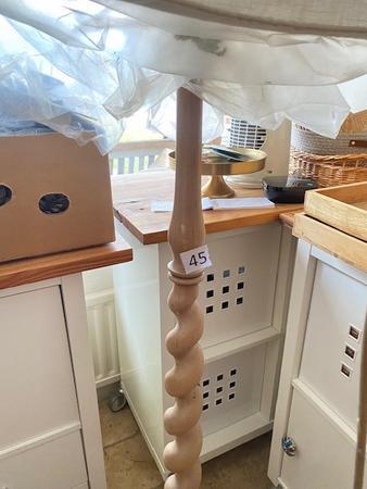 Gedrechselte Lampen 150 und Große Lampenschirme ca 45-55 Durchmesser höhenverstellbar Gedrechselte Lampen 150 und Große Lampenschirme ca 45-55 Durchmesser höhenverstellbar