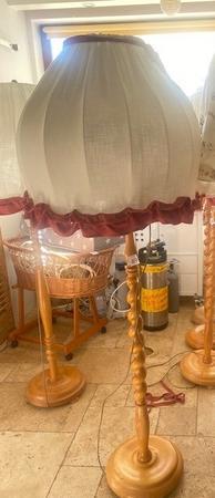 Gedrechselte Lampen 150 und Große Lampenschirme 55 Durchmesser höhenverstellbar Gedrechselte Lampen 150 und Große Lampenschirme 55 Durchmesser höhenverstellbar