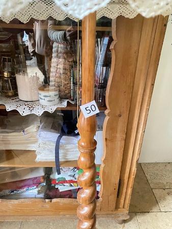 Gedrechselte Lampen 150 und Große Lampenschirme 55 Durchmesser höhenverstellbar Gedrechselte Lampen 150 und Große Lampenschirme 55 Durchmesser höhenverstellbar