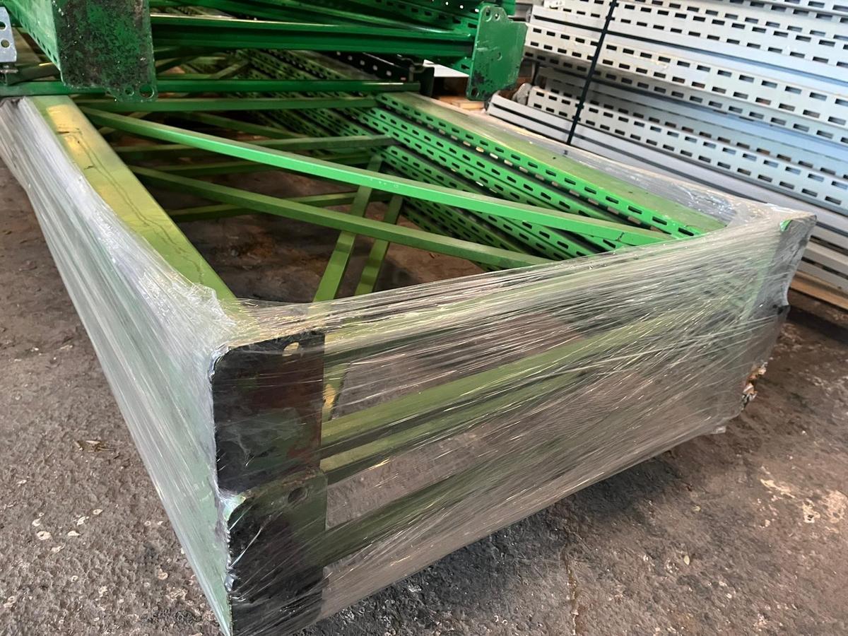 ca. 8.1 Laufmeter Regalanlage