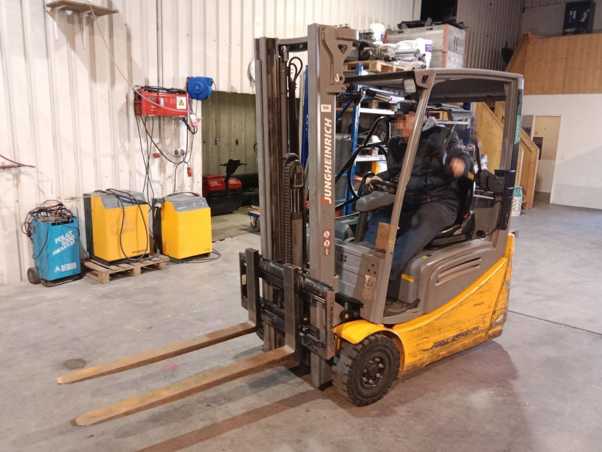 JUNGHEINRICH EFG 216, 330 ZZ, BJ 2020, 1600 kg, Hubh&ouml;he 3300