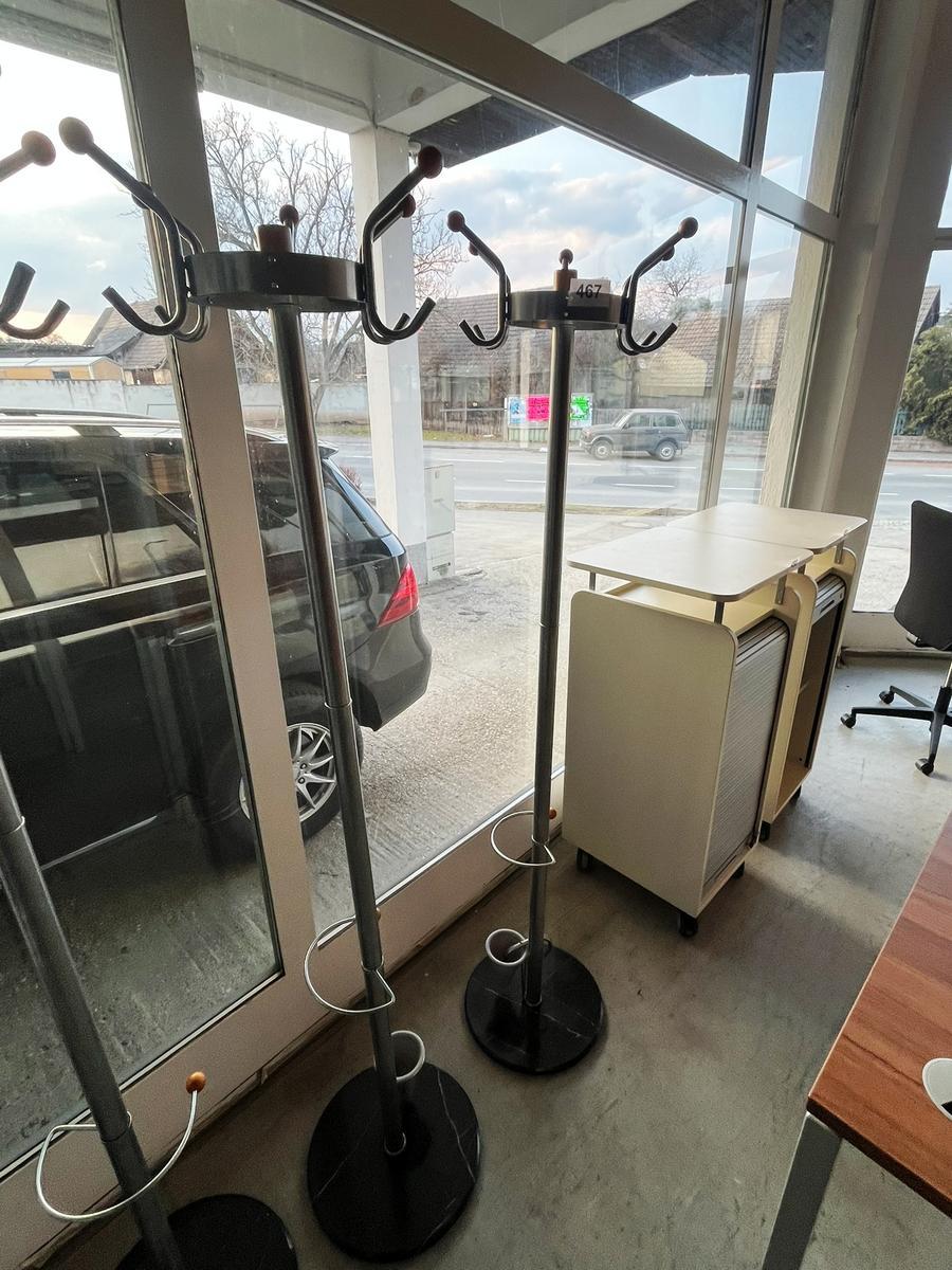 2 St&uuml;ck Garderobenst&auml;nder?d=2026-03-04 03:34:09