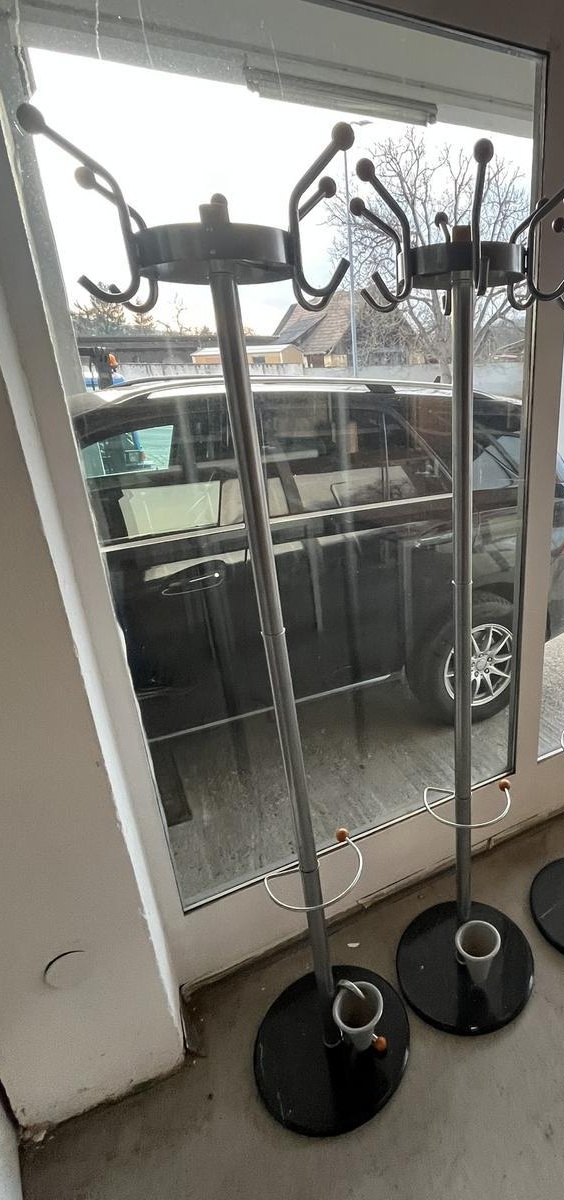 2 St&uuml;ck Garderobenst&auml;nder?d=2026-03-04 03:33:32