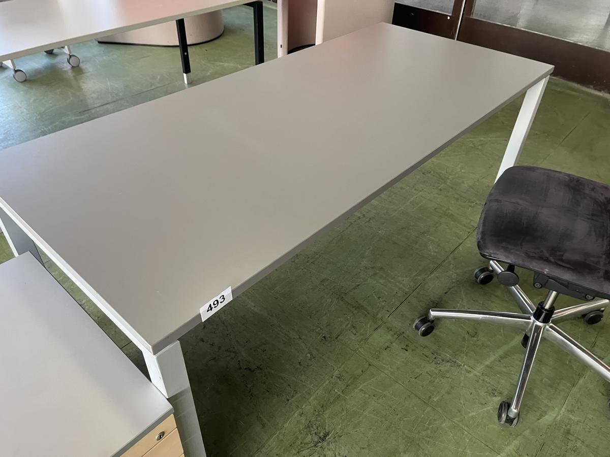 Schreibtisch ca.160/80 cm?d=2026-03-04 03:33:31