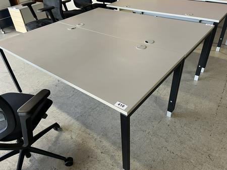 BENE Schreibtisch ca. 160/80 cm grau / Rahmen schwarz BENE Schreibtisch ca. 160/80 cm grau / Rahmen schwarz
