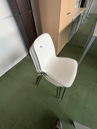 3 Stück Kunststoff Stapelstühle weiß 3 Stück Kunststoff Stapelstühle weiß