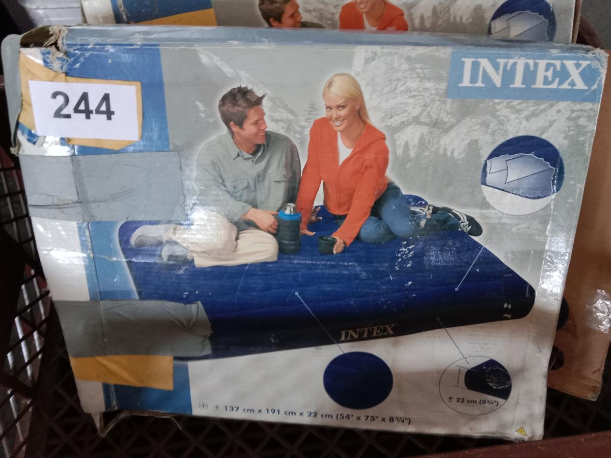 2 Stk. Intex Luftbetten, 137x191x22cm
