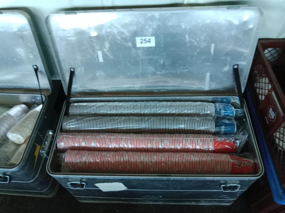 ca. 200 Stk. PAP Becher inkl. Alubox 75x35x40cm?d=2026-03-04 15:52:36