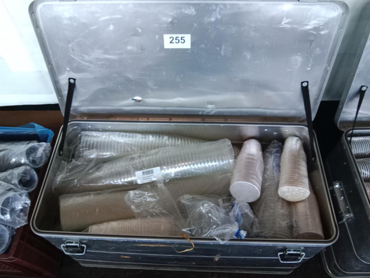 Gro&szlig;posten Plastikbecher inkl. Alubox 75x35x40cm?d=2026-03-04 15:52:37