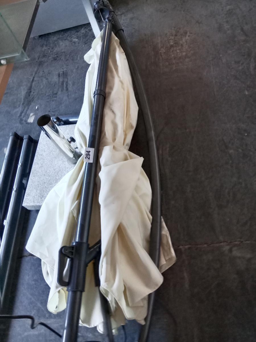 Sonnenschirm DM 300cm?d=2026-03-04 17:35:36