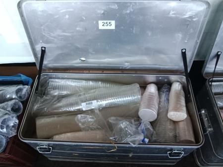 Gro�posten Plastikbecher inkl. Alubox 75x35x40cm