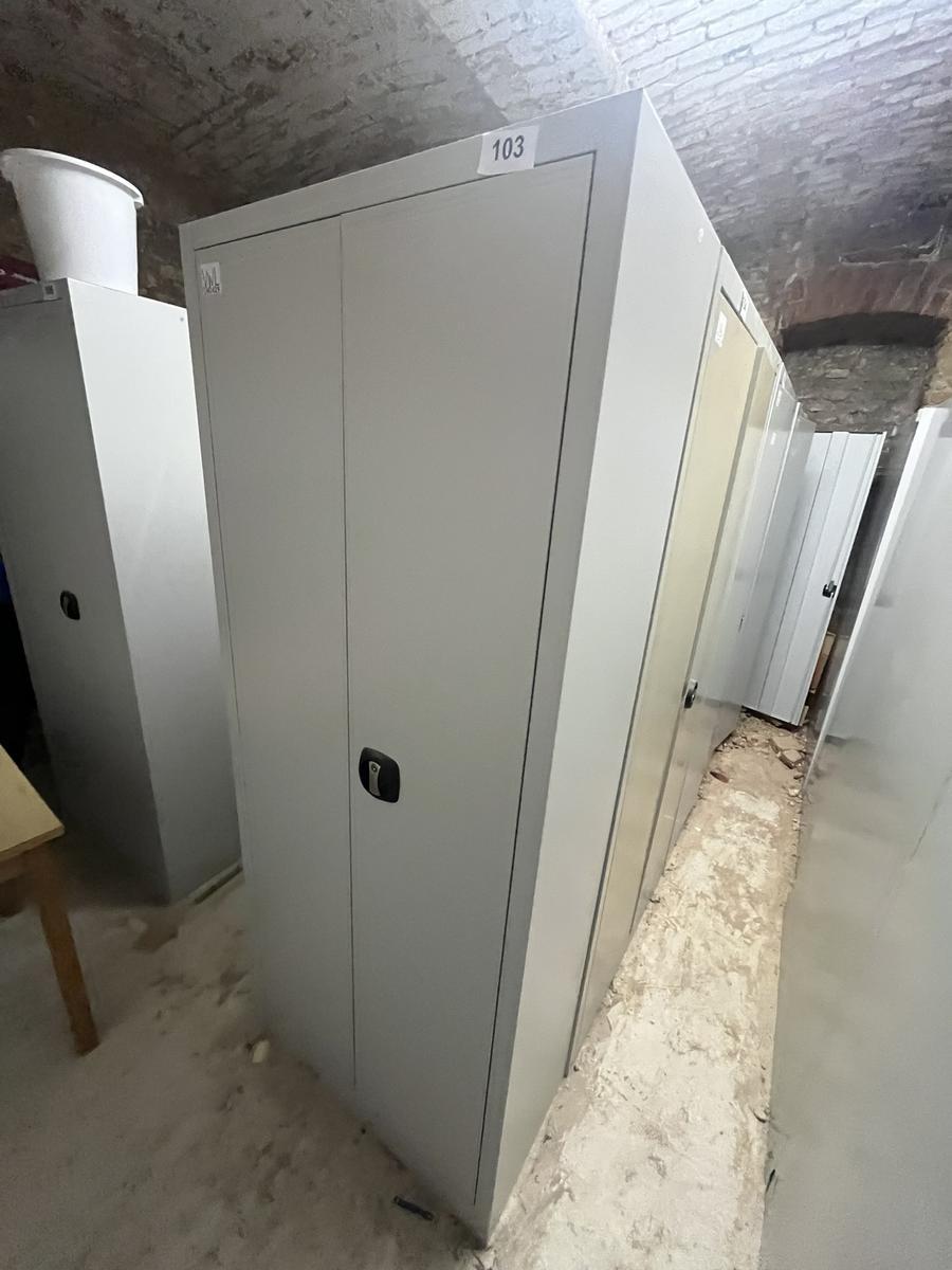 Metallschrank mit Doppelt&uuml;re, Breite 80cm, H&ouml;he 195cm, Tiefe 40cm?d=2026-03-09 21:31:46