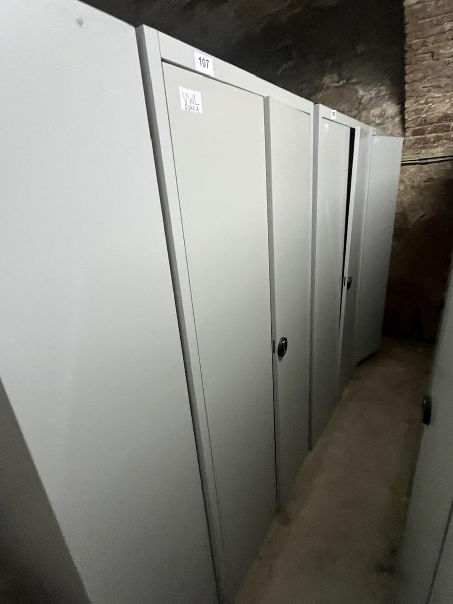 Metallschrank mit Doppelt&uuml;re, Breite 80cm, H&ouml;he 195cm, Tiefe 40cm?d=2026-03-09 21:30:11