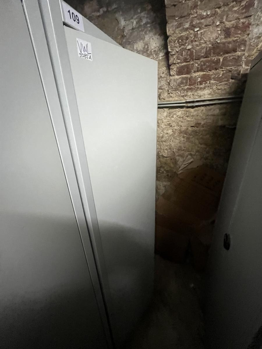 Metallschrank mit Doppelt&uuml;re, Breite 80cm, H&ouml;he 195cm, Tiefe 40cm?d=2026-03-09 21:31:42