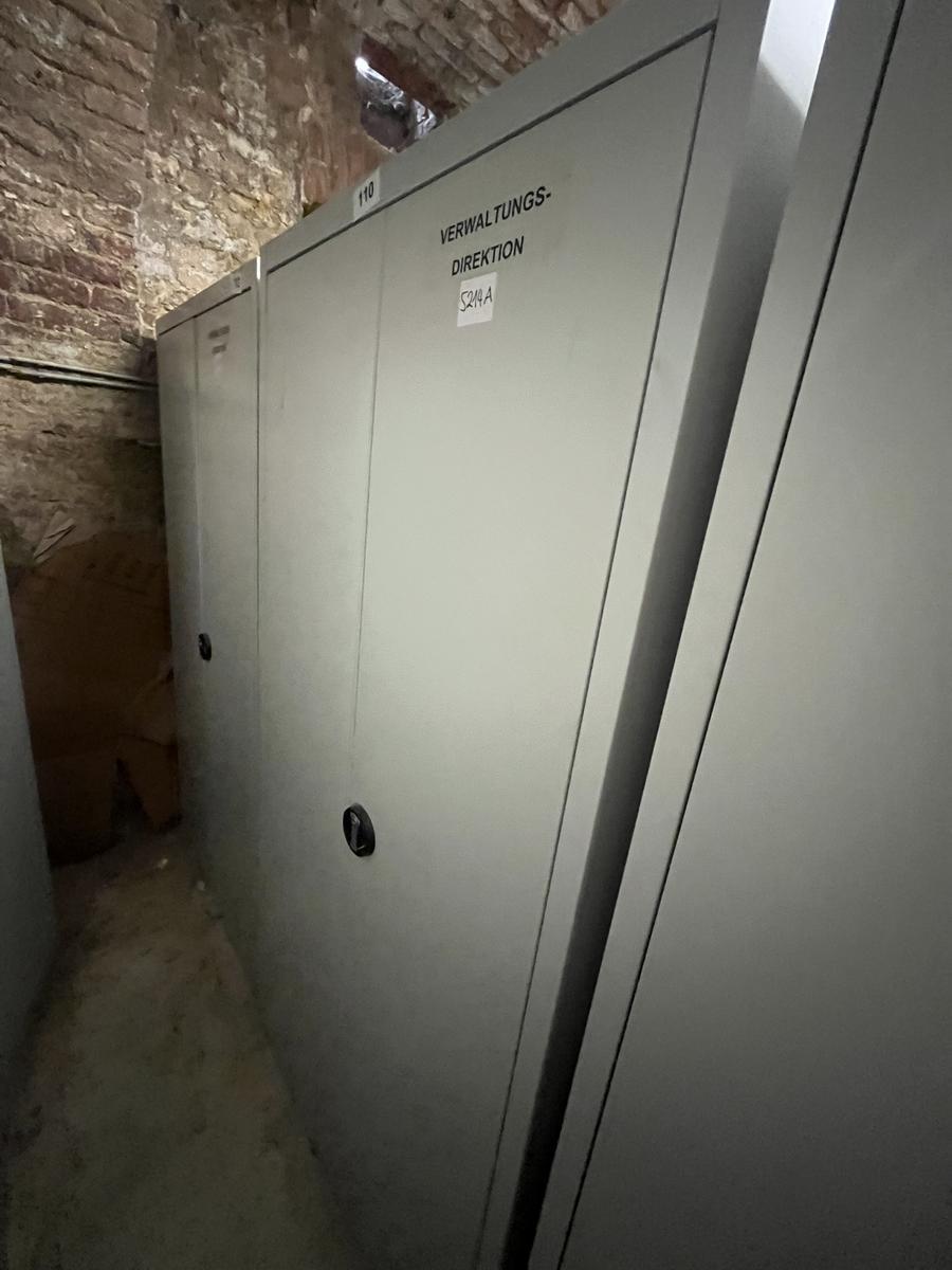 Metallschrank mit Doppelt&uuml;re, Breite 80cm, H&ouml;he 195cm, Tiefe 40cm?d=2026-03-09 21:32:04