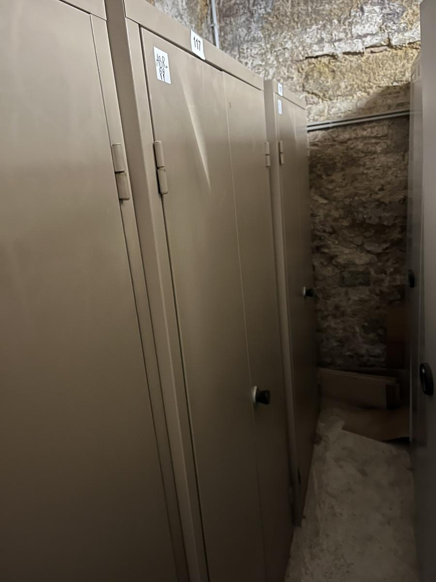 Metallschrank mit Doppelt&uuml;re, Breite 95cm, H&ouml;he 185cm, Tiefe 40cm?d=2026-03-09 21:32:19