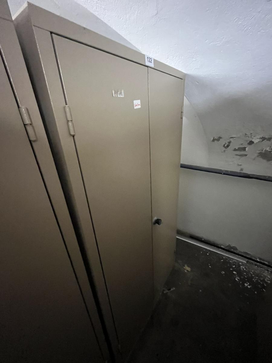 Metallschrank mit Doppelt&uuml;re, Breite 95cm, H&ouml;he 185cm, Tiefe 40cm?d=2026-03-09 21:32:20