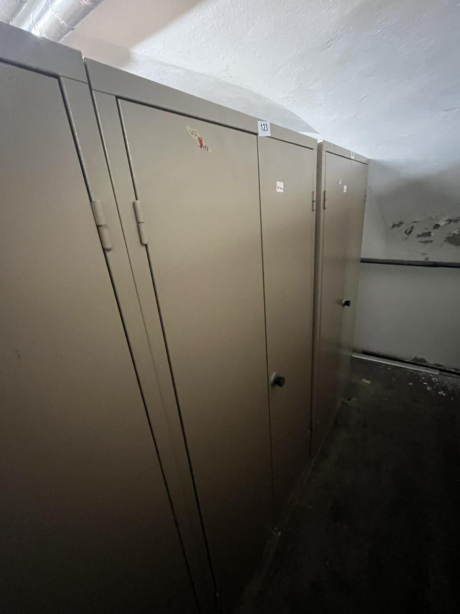 Metallschrank mit Doppelt&uuml;re, Breite 95cm, H&ouml;he 185cm, Tiefe 40cm?d=2026-03-09 21:33:14