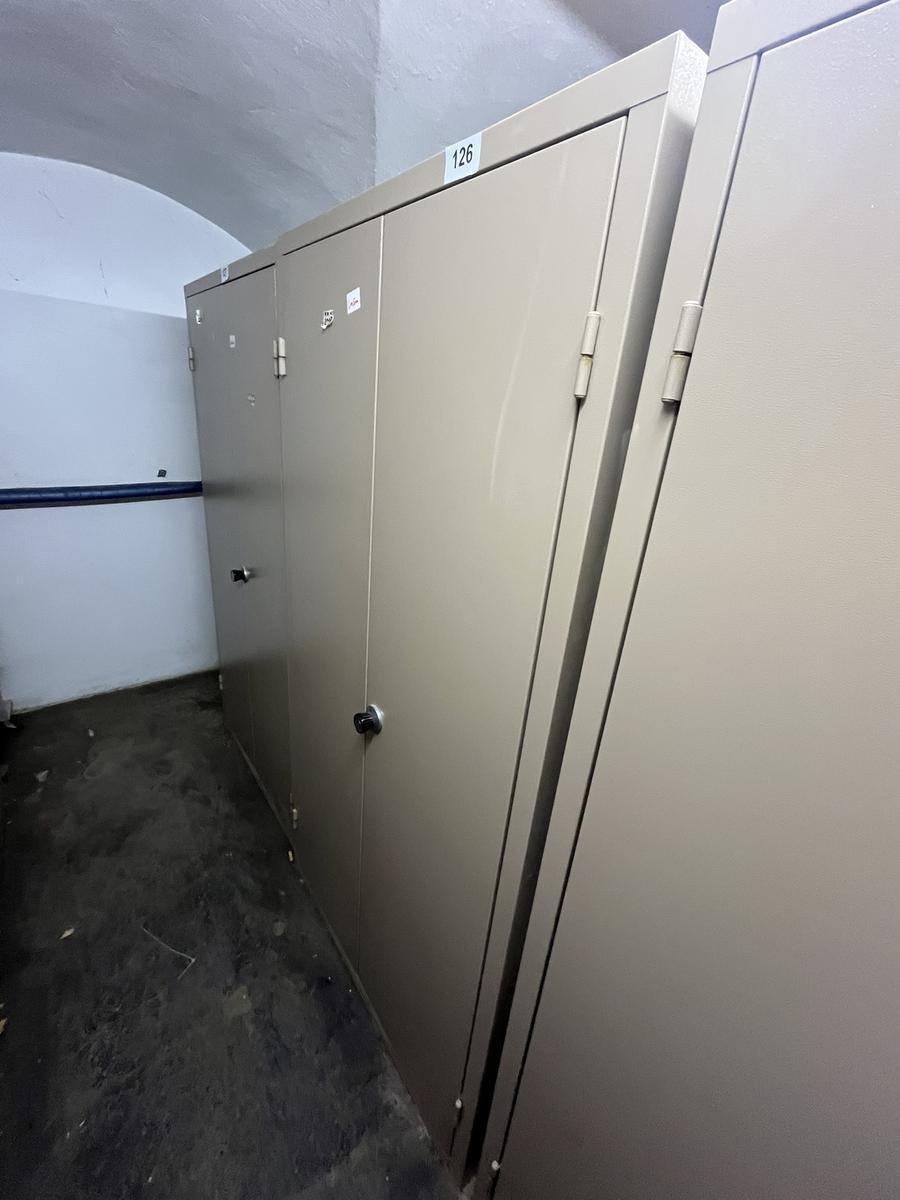 Metallschrank mit Doppelt&uuml;re, Breite 95cm, H&ouml;he 185cm, Tiefe 40cm?d=2026-03-09 21:30:09