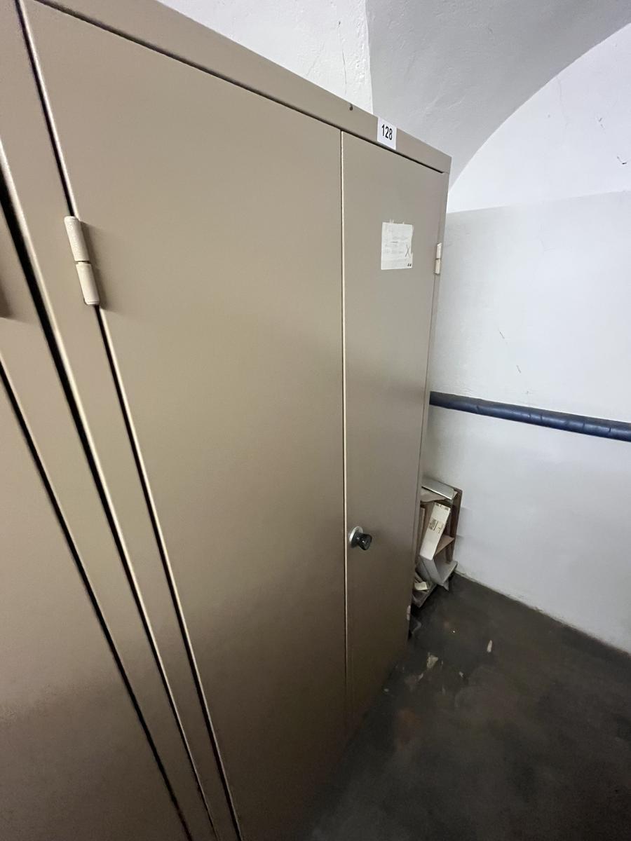 Metallschrank mit Doppelt&uuml;re, Breite 95cm, H&ouml;he 185cm, Tiefe 40cm