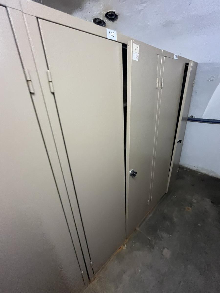 Metallschrank mit Doppelt&uuml;re, Breite 95cm, H&ouml;he 185cm, Tiefe 40cm?d=2026-03-09 21:31:39