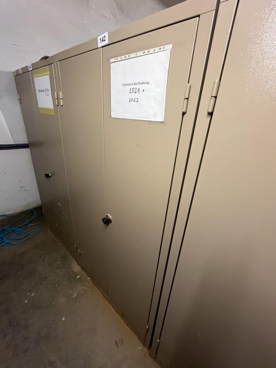 Metallschrank mit Doppelt&uuml;re, Breite 95cm, H&ouml;he 185cm, Tiefe 40cm?d=2026-03-09 21:32:21