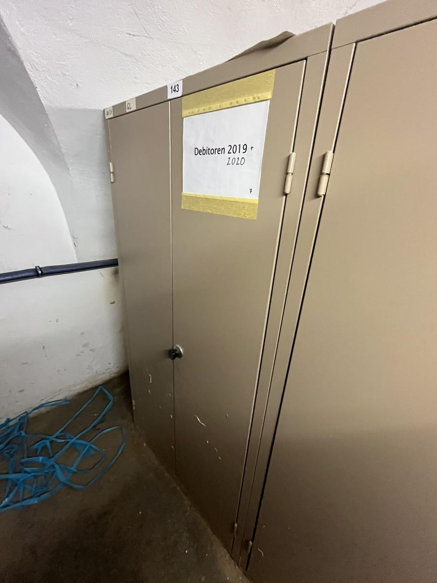 Metallschrank mit Doppelt&uuml;re, Breite 95cm, H&ouml;he 185cm, Tiefe 40cm?d=2026-03-09 21:30:07