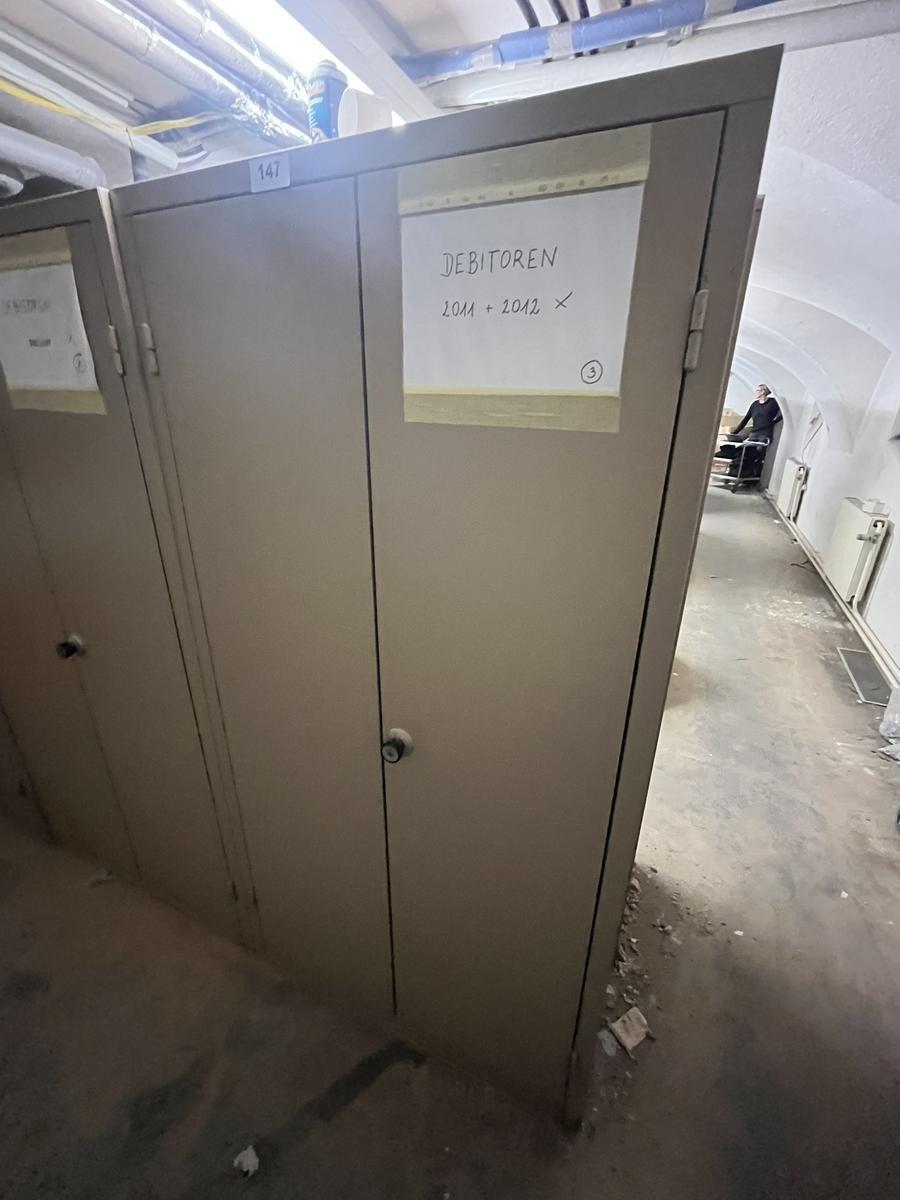 Metallschrank mit Doppelt&uuml;re, Breite 95cm, H&ouml;he 185cm, Tiefe 40cm?d=2026-03-09 21:30:16