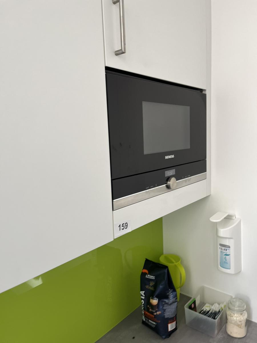 K&uuml;chenblock, mit Ger&auml;ten, ca. 190cm lang, mit H&auml;ngeschr&auml;nken und Sp&uuml;le?d=2026-03-09 21:30:06