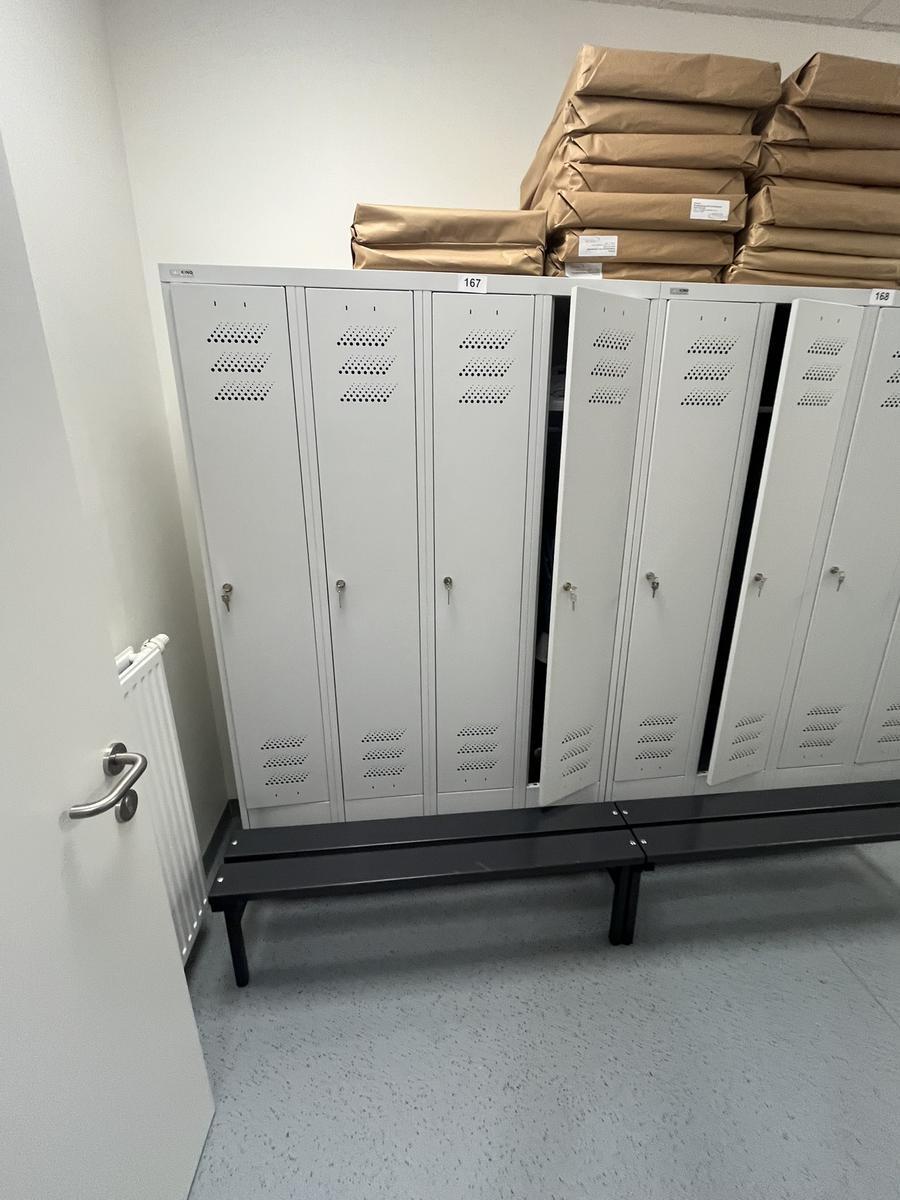 4teiliger Spind, mit Bank, ca. 120x50x195cm?d=2026-03-09 21:32:09