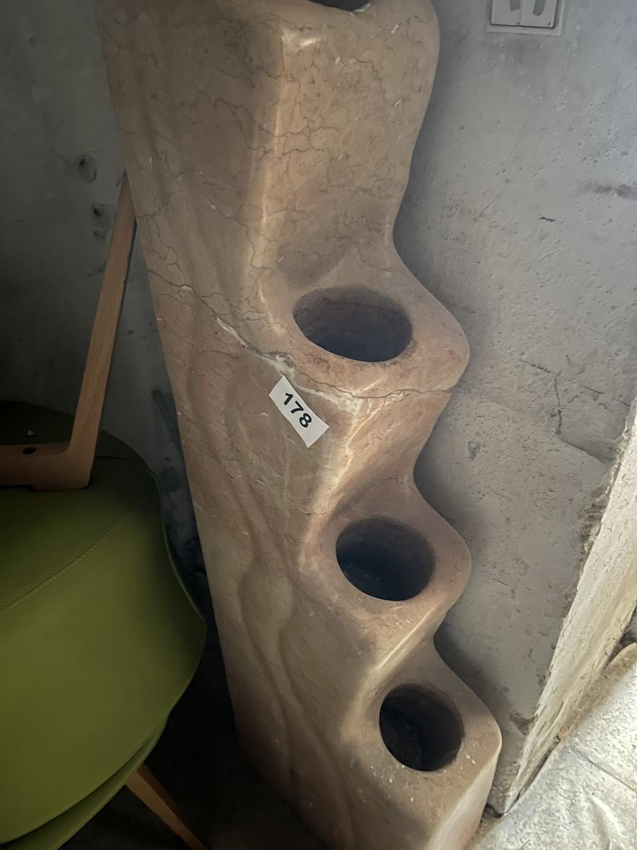 Blumenregal, Marmor, ca. 150kg, ca. 45x25x165cm?d=2026-03-09 21:30:05