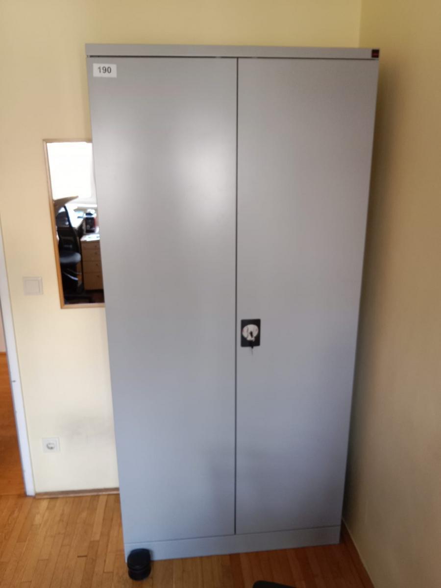 Blechschrank, mit Schl&uuml;ssel, ca. 90x42x195cm