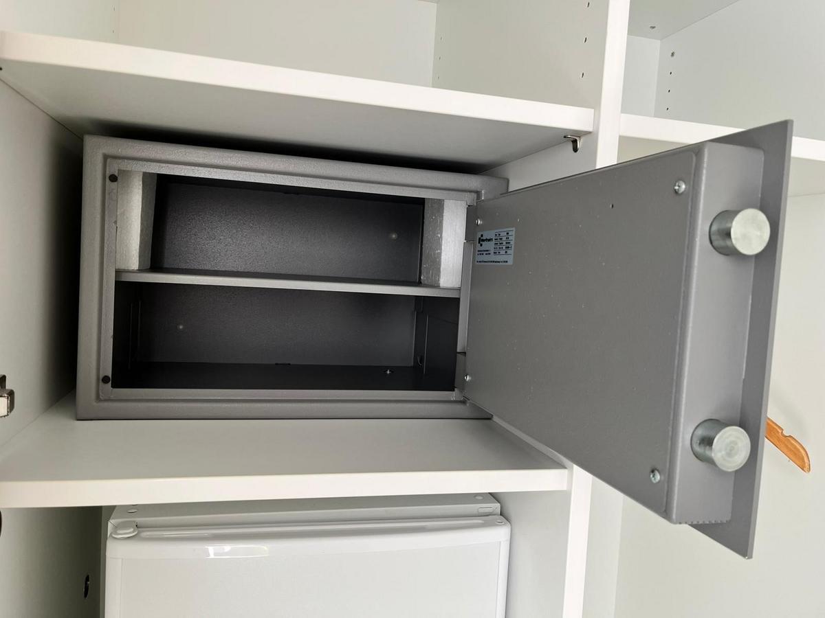 M&ouml;beltresor, ca. 45x37x29cm