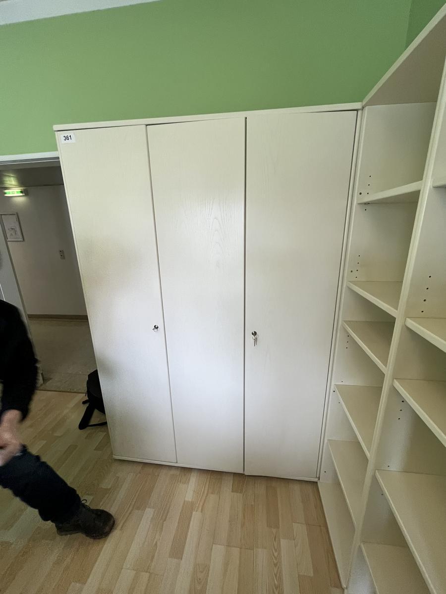 3 teiliger Aktenschrankverbau plus 3 offene Aktenregale 260/40/195 cm?d=2026-03-09 21:30:11