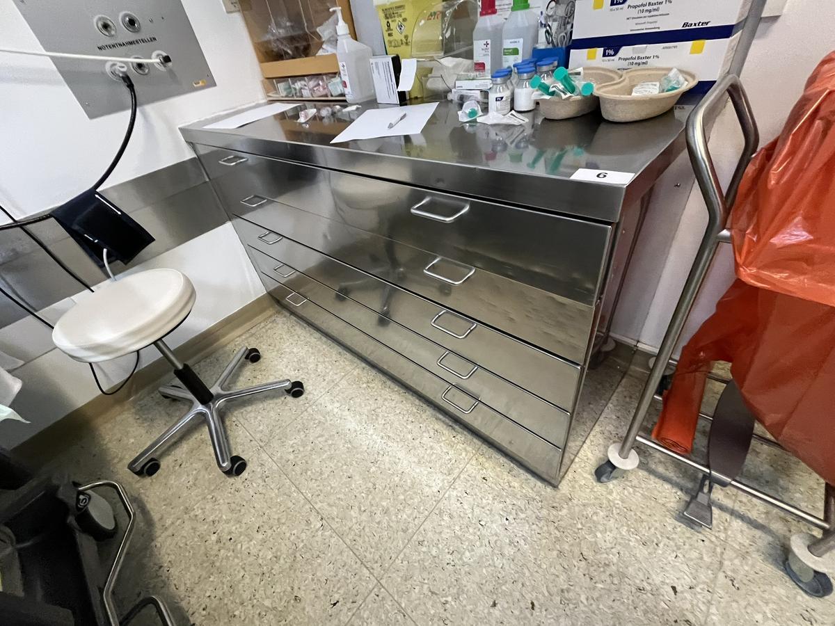 Kiefer Edelstahltisch, mit 5 Laden, 160x60x90cm?d=2026-03-09 20:03:21