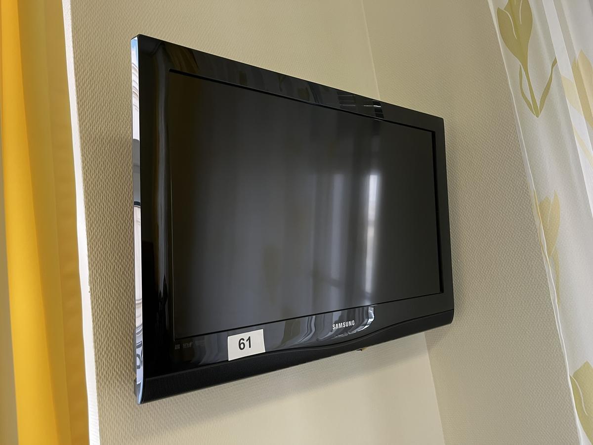 Samsung TV Ger&auml;t, mit Wandhalterung Diagonale 80cm?d=2026-03-09 21:32:09