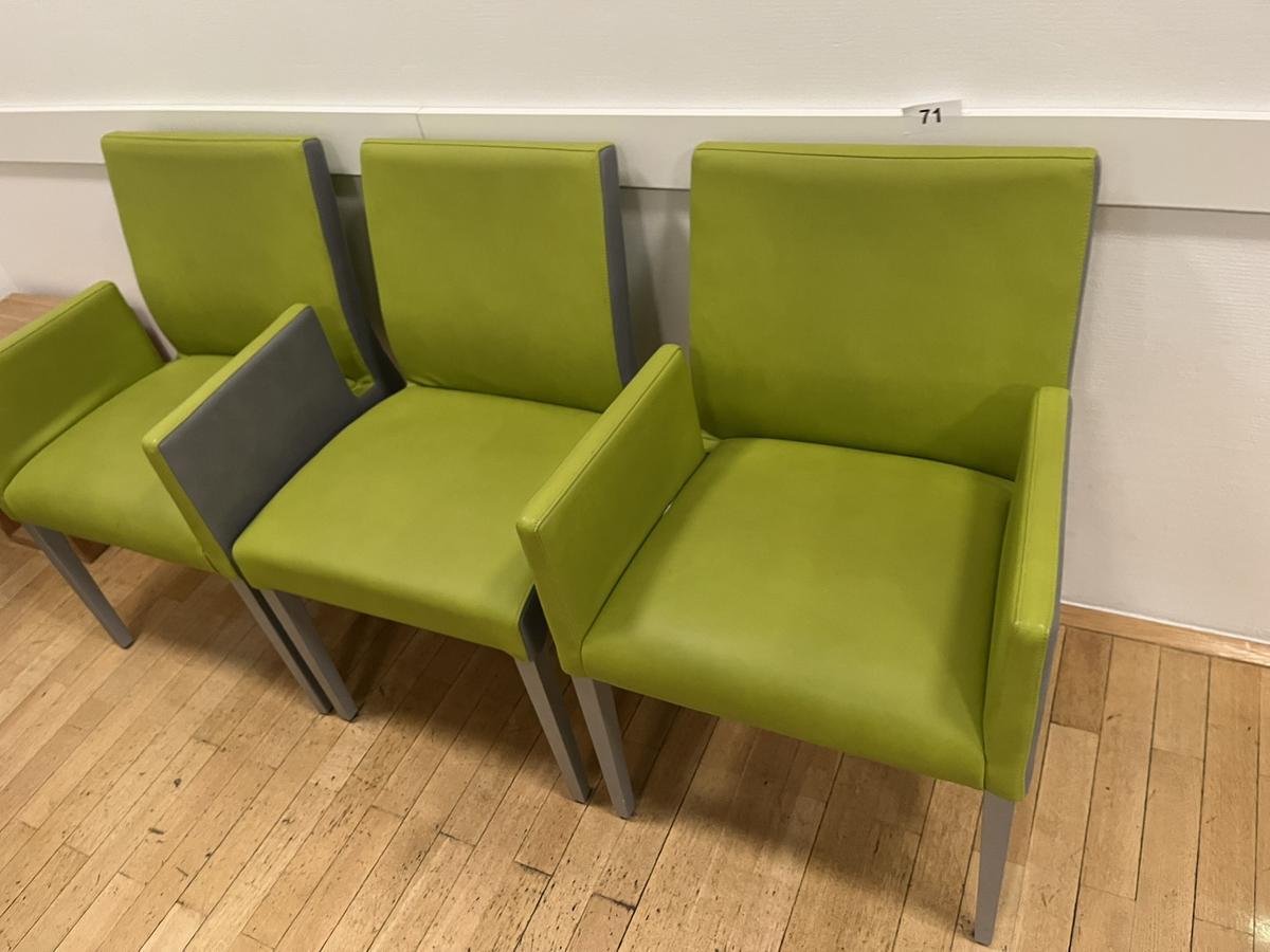 22 Stk. Besucherst&uuml;hle, mit und ohne Armlehnen, gr&uuml;n?d=2026-03-09 21:32:07