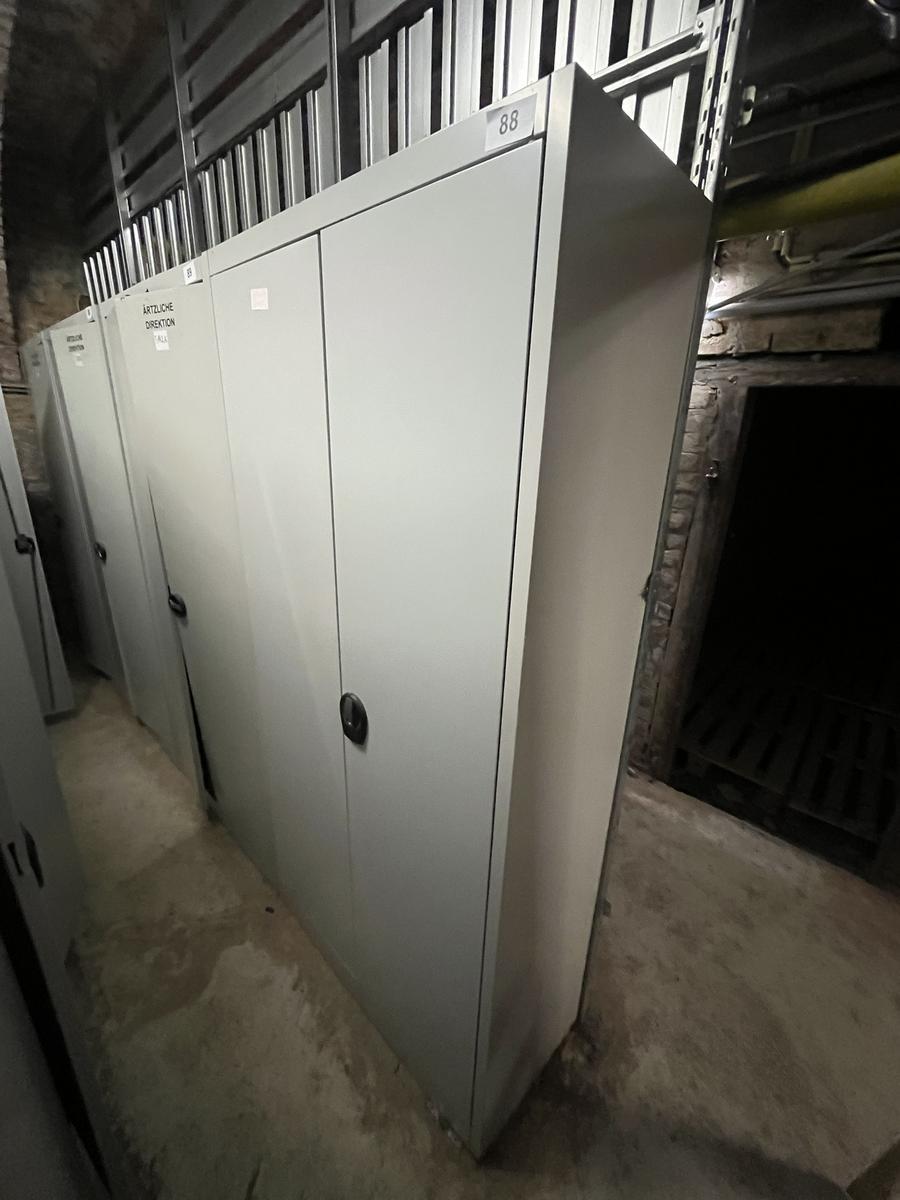 Metallschrank mit Doppelt&uuml;re, Breite 80cm, H&ouml;he 195cm, Tiefe 40cm?d=2026-03-09 21:31:47