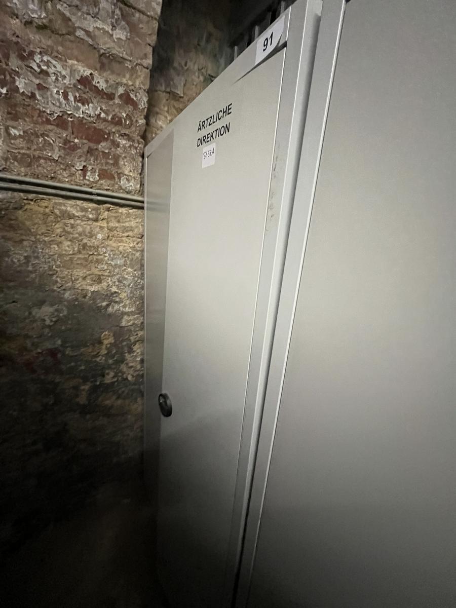 Metallschrank mit Doppelt&uuml;re, Breite 80cm, H&ouml;he 195cm, Tiefe 40cm