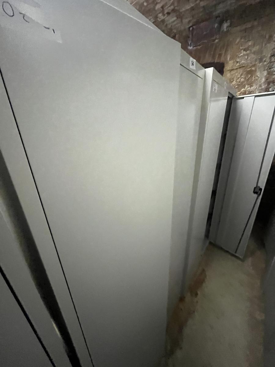 Metallschrank mit Doppelt&uuml;re, Breite 80cm, H&ouml;he 195cm, Tiefe 40cm?d=2026-03-09 21:31:51