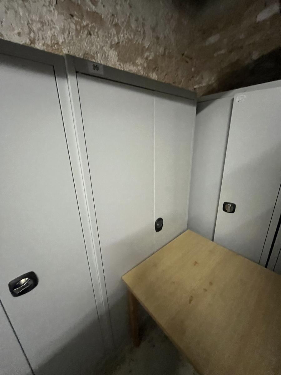 Metallschrank mit Doppelt&uuml;re, Breite 80cm, H&ouml;he 195cm, Tiefe 40cm?d=2026-03-09 21:30:06