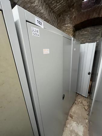 Metallschrank mit Doppelt�re, Breite 80cm, H�he 195cm, Tiefe 40cm