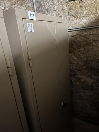 Metallschrank mit Doppelt�re, Breite 95cm, H�he 185cm, Tiefe 40cm