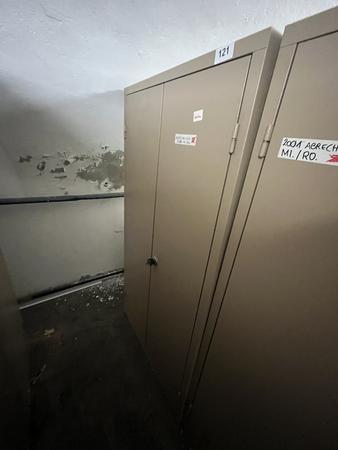 Metallschrank mit Doppelt�re, Breite 95cm, H�he 185cm, Tiefe 40cm