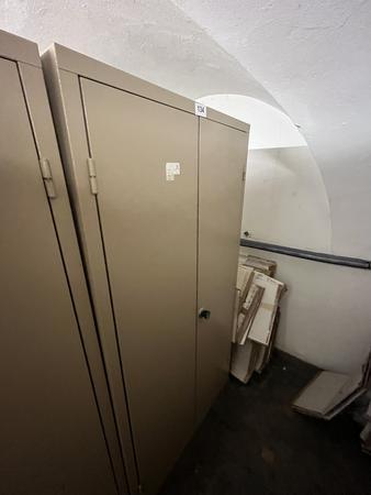 Metallschrank mit Doppelt�re, Breite 95cm, H�he 185cm, Tiefe 40cm