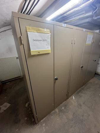 Metallschrank mit Doppelt�re, Breite 95cm, H�he 185cm, Tiefe 40cm